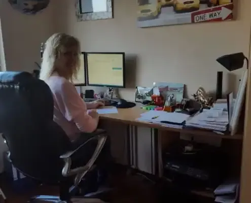 Yvonne-op-kantoor-1030x579